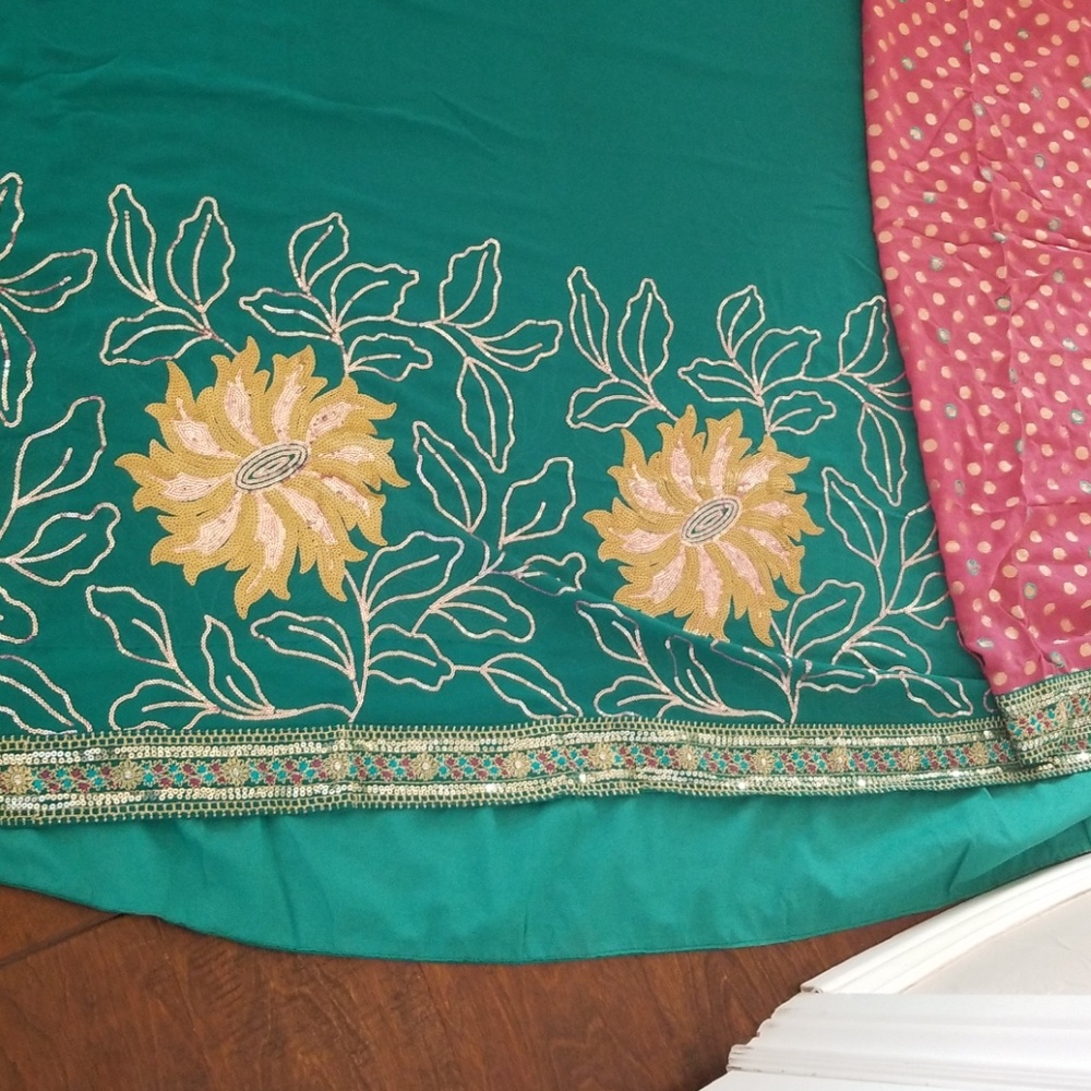 Saree with blouse!! - Picture 2 of 8